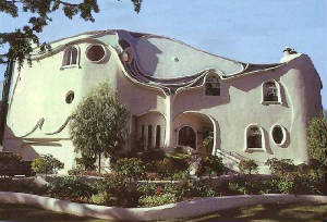 bevhillscrazyhouse.jpg